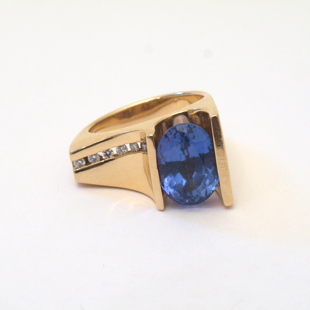 Vintage Custom-Designed Gold, Tanzanite and Diamond Melee Ring